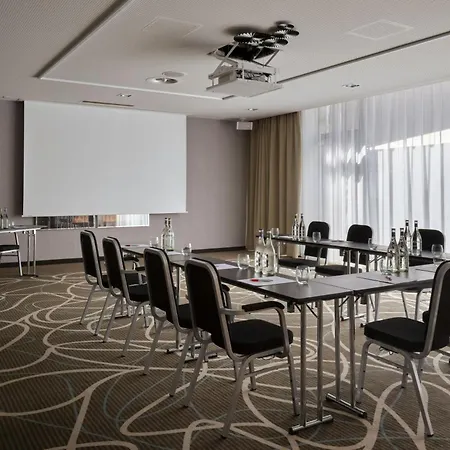 Leonardo Hotel Zurich Airport-3